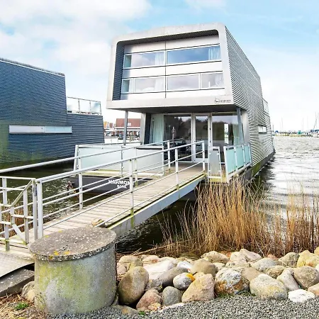 Swanky In Hemmet With Sauna