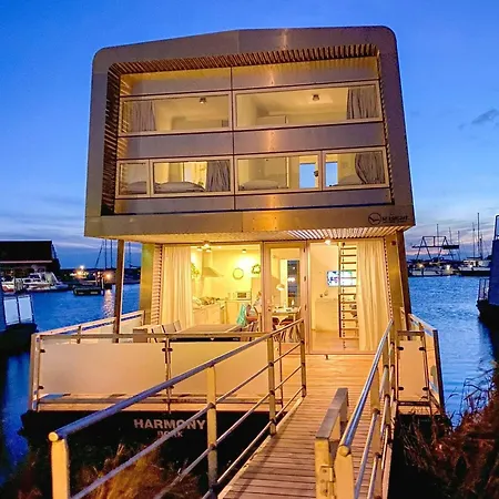 Swanky In Hemmet With Sauna